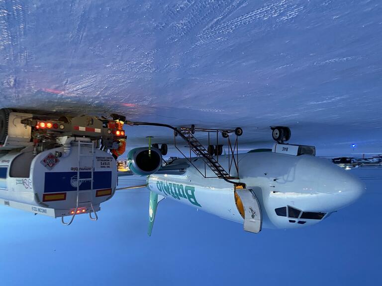 fueling an aircraft